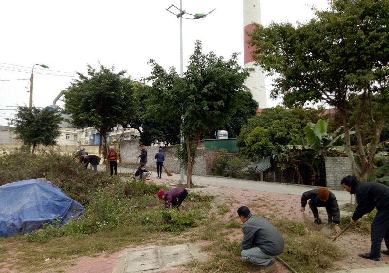 Người dân khu phố 1, phường Quang Trung, TP Uông Bí hưởng ứng phong trào 
