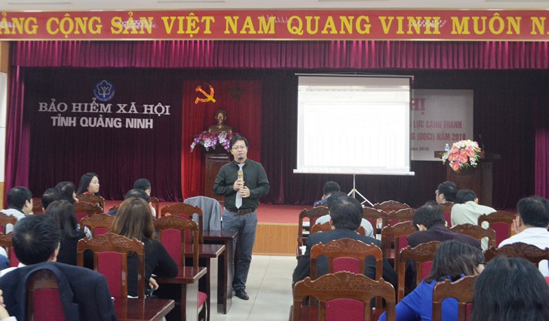Tiến sĩ Nguyễn Đức Nhật – Tư vấn trưởng DDCI Quảng Ninh thuyết trình tại hội nghị.