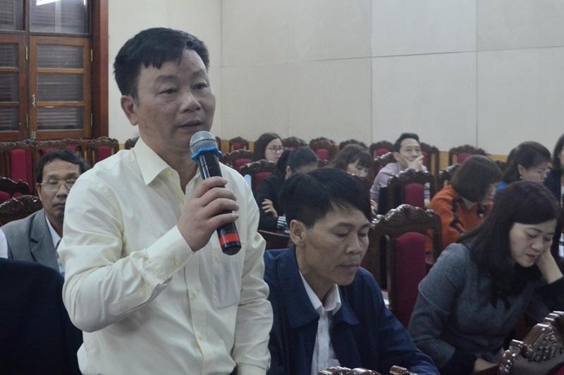 Ông Hồ Sư Quảng, Giám đốc BHXH TP Hạ Long, tìm hiểu các giải pháp để nâng cao tính tương tác giữa BHXH với công đồng doanh nghiệp và người dân.
