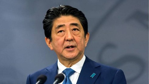 Uy tín Thủ tướng Abe sụt giảm. Ảnh: Moneycontrol.