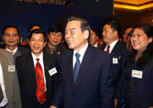 Thủ tướng Phan Văn Khải đã ký quyết định lấy ngày 13/10 hàng năm là ngày Doanh nhân Việt Nam. Ảnh: ST