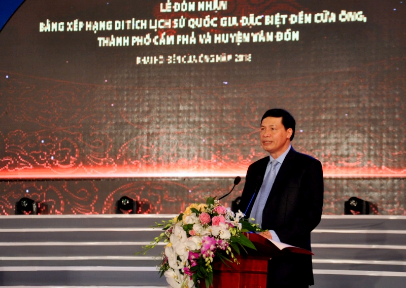 Đồng chí Nguyễn Đức Long, Phó Bí thư Tỉnh ủy, Chủ tịch UBND tỉnh phát biểu đáp từ tại buổi lễ.