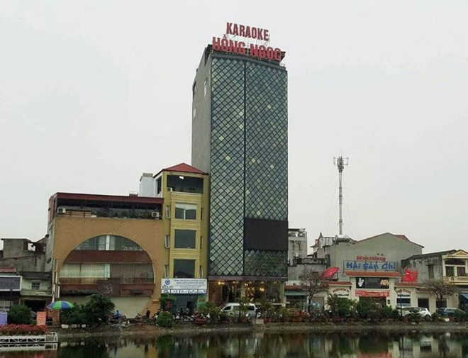 Quán karaoke Hồng Ngọc, nơi phát hiện hàng chục khách đang phê thuốc. Ảnh: Tiền Phong.