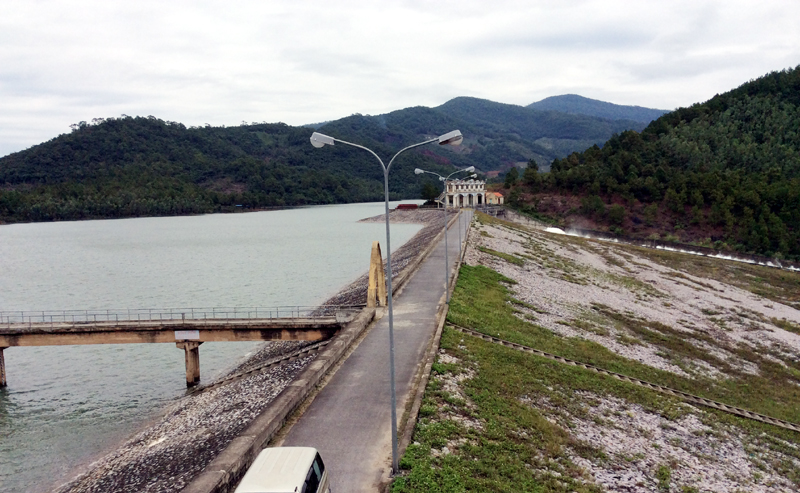 Hồ Yên Lập cung cấp nước sinh hoạt cho nhân dân thuộc các địa phương Hoành Bồ, Quảng Yên, Uông Bí, Hạ Long và một số vùng lân cận trong khu vự