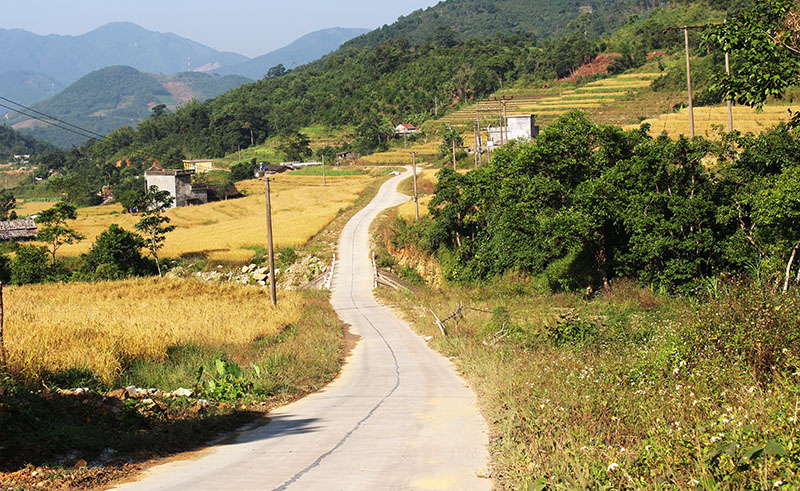 Tuyến đường vào thôn Mào Sán Cáu được đầu tư giúp người dân đi lại thuận tiện.