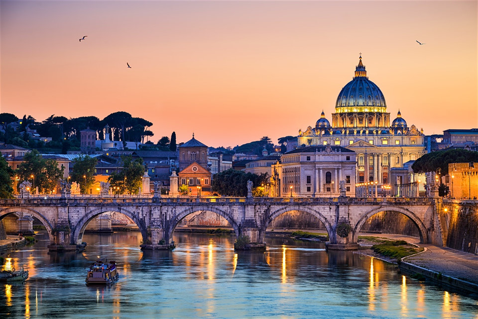 Để khám phá thành phố ở vị trí số 3 - Rome, Italy, du khách sẽ cần nhiều hơn một ngày. Từ những di tích cổ xưa tới đài phun nước Trevi, kiến trúc Rome sẽ khiến bạn choáng ngợp. Ngoài ra, những món ăn tuyệt hảo như pizza, kem gelato sẽ là trải nghiệm thú vị cho bạn. Ảnh: Lonelyplanet.