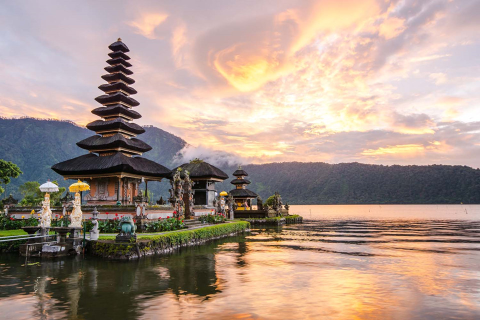 Tiếp đó là Bali, Indonesia, vùng đất có văn hóa và khung cảnh quyến rũ, lạng mạn. Đây là nơi lý tưởng để bạn thư giãn, nuông chiều bản thân, hòa mình với thiên nhiên và cuộc sống của người dân bản địa. Ảnh: Gapyear.