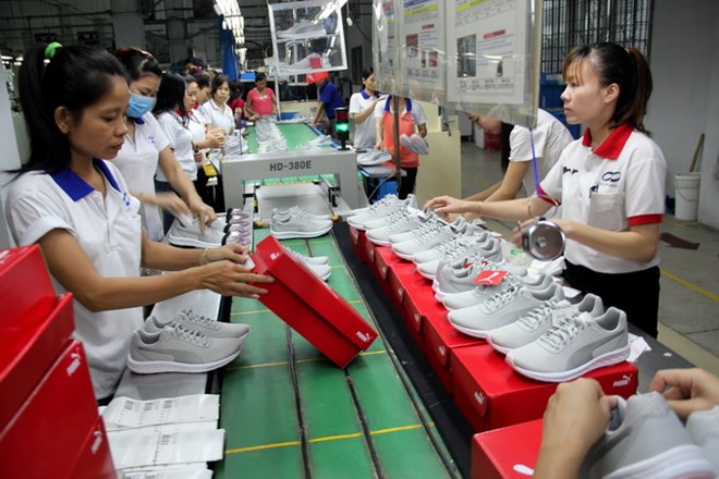 Sản xuất giày da xuất khẩu tại Công ty Sao Việt, KCN Đồng An- Bình Dương. (Ảnh: Dương Chí Tưởng/TTXVN)
