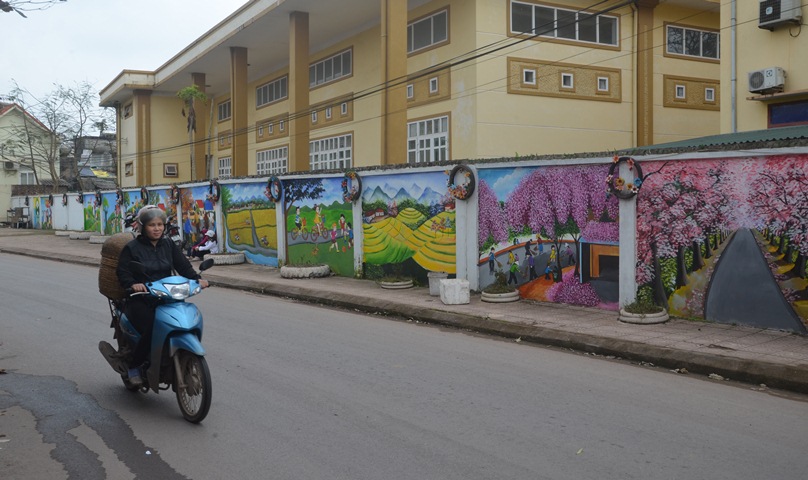 Một đoạn tranh tường ở thôn Làng Nhội, xã Đông Hải, huyện Tiên Yên.