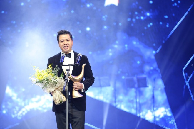 NSƯT Đăng Dương nhận giải Âm nhạc Cống hiến ở hạng mục “Chương trình của năm” cho liveshow “Mặt trời của tôi”