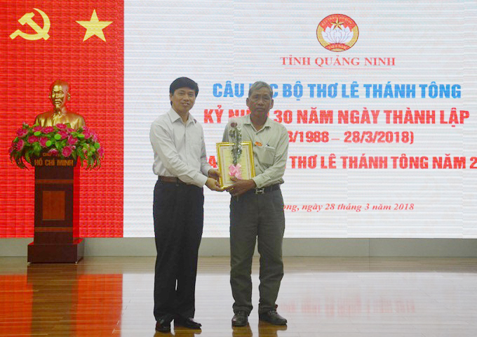 Giải B được trao cho tác giả Phạm Khắc Hỵ (thành viên CLB thơ Bạch Đằng Giang, TX Quảng Yên).