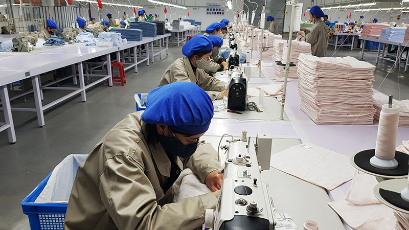 Sản xuất khăn mặt tại Công ty TNHH Đại Đông Việt Nam (KCN Texhong Hải Hà)