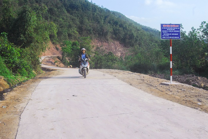 Tuyến đường nội thôn Đồng Trà, xã Đồng Lâm, được hoàn thành từ nguồn vốn 135.