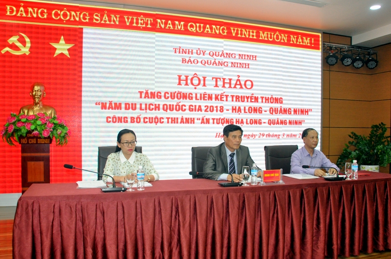 Lãnh đạo Sở Thông tin và Truyền thông tỉnh và Báo Quảng Ninh điều hành hội thảo.