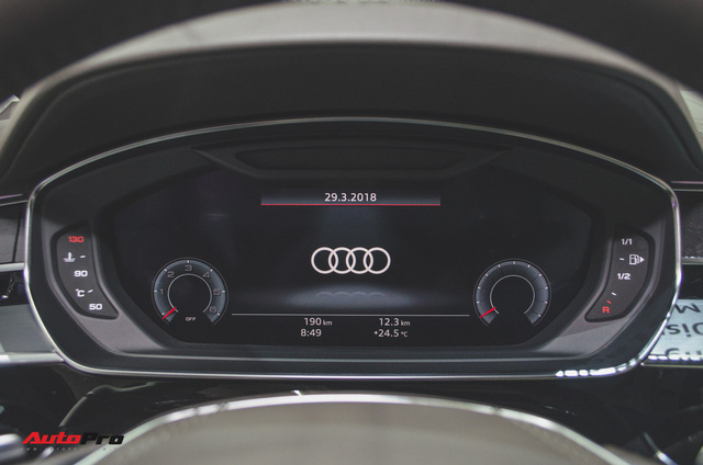 Màn hình 12,3 inch cực lớn phía sau vô lăng Audi A8.