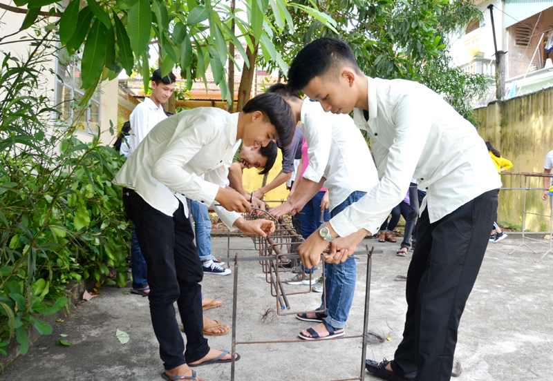 Một giờ thực hành nghề của học sinh trung tâm giáo dục nghề nghiệp và giáo dục thường xuyên thị xã Quảng Yên