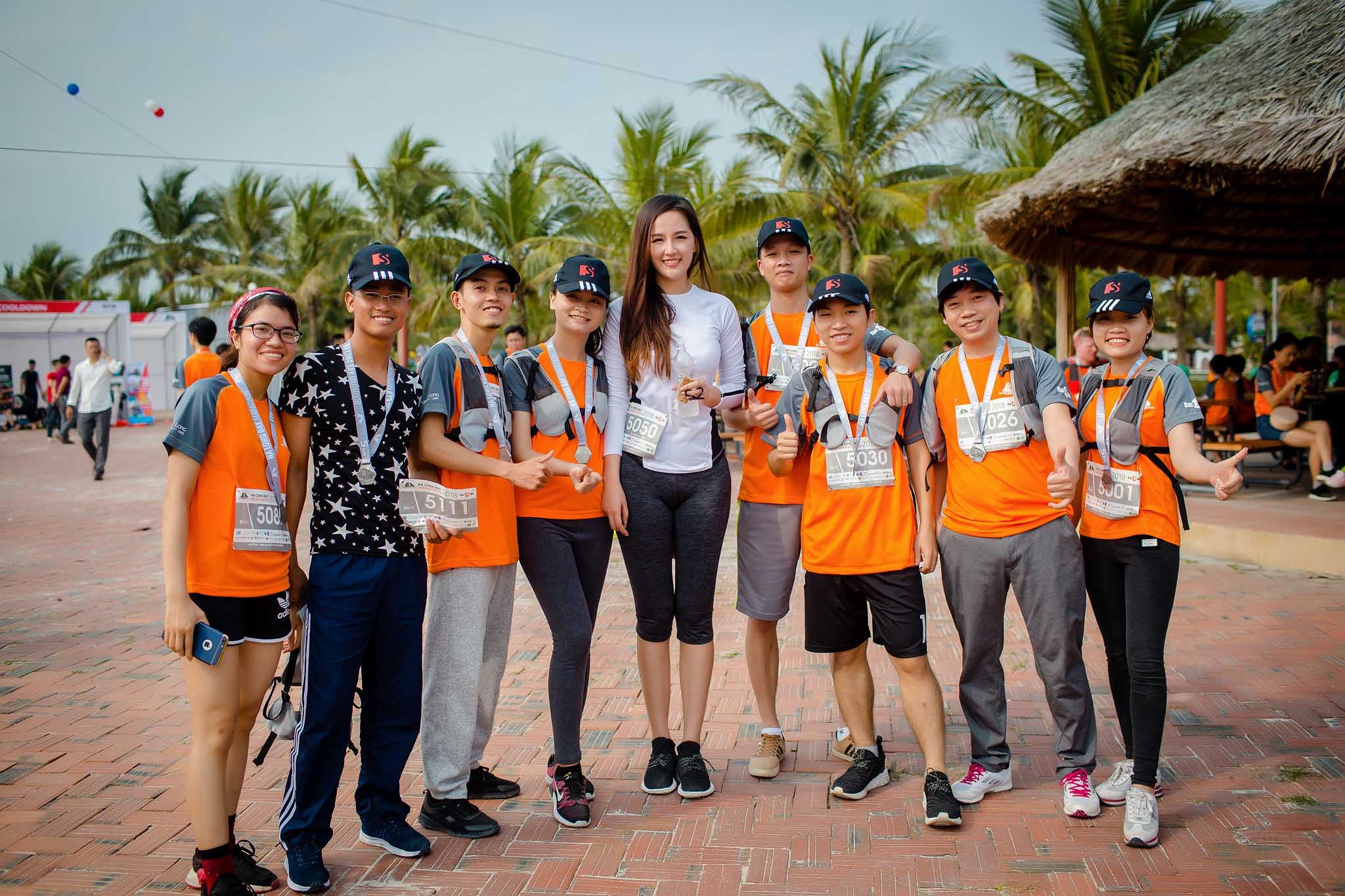 Mai Phương Thuý mặc đồ thể thao quyến rũ, chạy bộ cùng MC Phan Anh ảnh 9 Hoa hậu Mai Phương Thuý và các vận động viên tham gia giải chạy sáng qua.