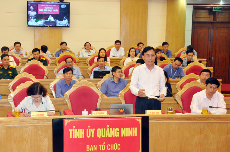 Đồng chí Vũ Ngọc Giao, Trưởng Ban Tổ chức Tỉnh ủy phát biểu tại điểm cầu Quảng Ninh. 
