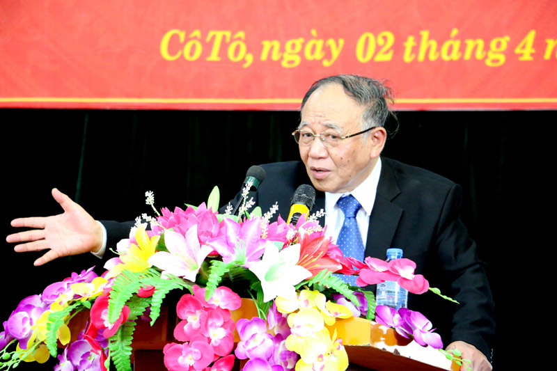 GS.TS Hoàng Chí Bảo, chuyên viên cao cấp, nguyên Ủy viên Hội đồng Lý luận Trung ương nói chuyện chuyên đề.