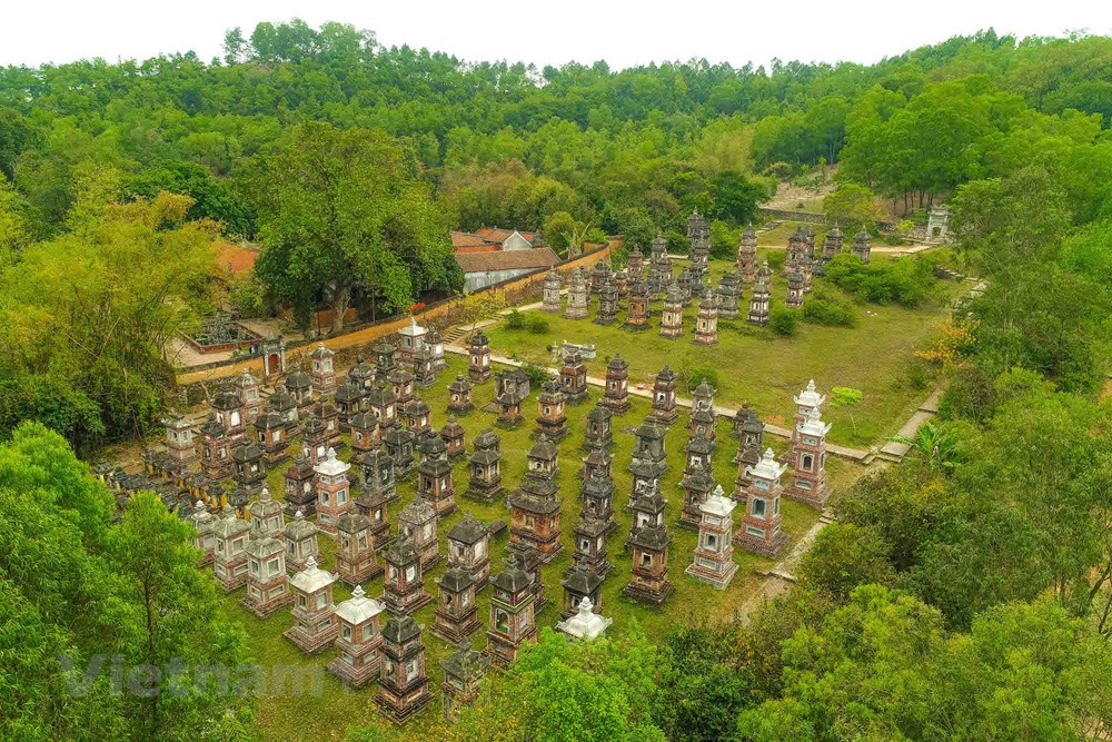 Bổ Đà hay chùa Quán Âm núi Bổ Đà nằm ở phía Bắc chân núi Phượng Hoàng thuộc thôn Thượng Lát, xã Tiên Sơn (Việt Yên, Bắc Giang), là một trong những trung tâm Phật giáo của phái Trúc Lâm Tam tổ. (Ảnh: Tùng Lâm-Ngọc Sơn/Vietnam+)