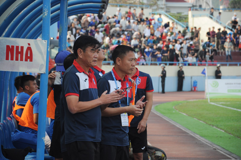 Thầy trò HLV Phan Thanh Hùng đang tạo ấn tượng ở V-League sau 4 vòng đấu bằng thành tích bất bại 