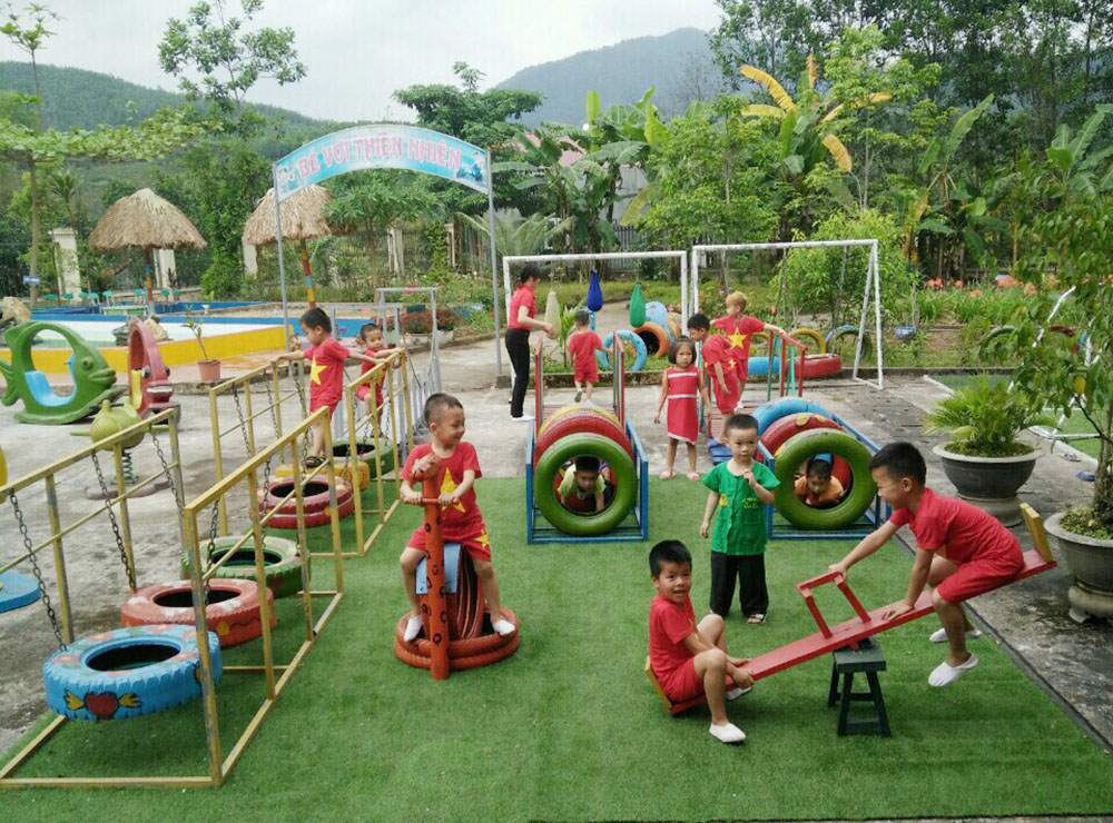 Thực hiện chuyên đề, Trường Mầm non Điền Xá cải tạo khuôn viên ngoài sân trường để trẻ vui chơi, khám phá