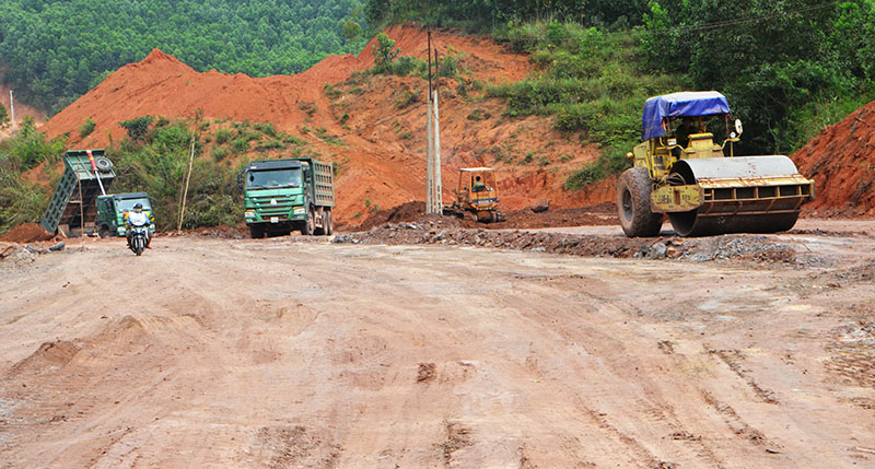 Nhà thầu Công ty TNHH Thành Dương tập trung hoàn thiện nốt việc đắp đất lớp k95.