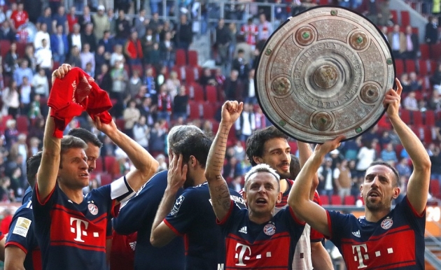  Bayern Munich có lần thứ 6 liên tiếp vô địch Bundesliga sau màn hành hạ Augsburg với tỷ số 4-1. Và trong ngày đăng quang, bộ đôi nổi tiếng nhất của Bundesliga 