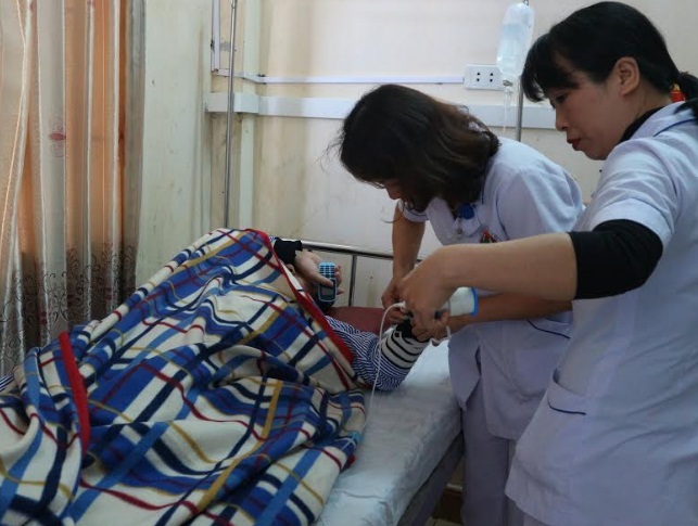 BS Nguyễn Đình Phi hiện đang được chăm sóc tại Khoa Ngoại .