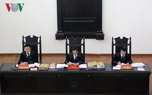 Hội đồng xét xử tại phiên tòa phúc thẩm.