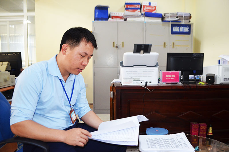 Ông Vi Văn Đông, Phó Giám đốc Văn phòng Đăng ký quyền sử dụng đất huyện Ba Chẽ cho biết các hộ nhiều lần mâu thuẫn, hiềm khích nhau chỉ vì 2,71m2 đất chồng lấn.