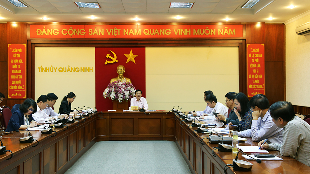 Đồng chí Nguyễn Văn Đọc, Bí thư Tỉnh ủy, Chủ tịch HĐND tỉnh, chủ trì cuộc họp.