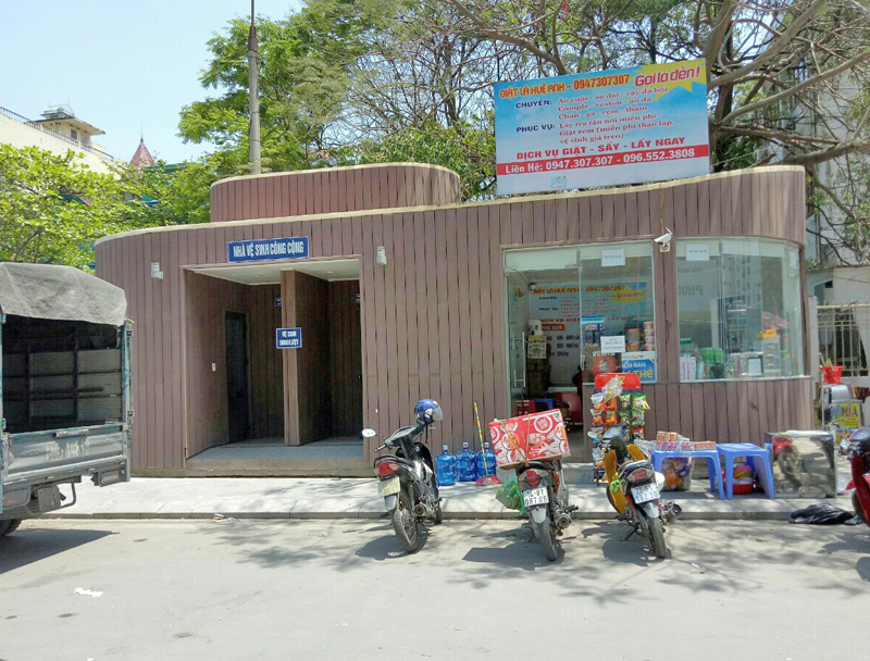 Nhà vệ sinh công cộng tại phường Trần Hưng Đạo, TP Hạ Long tạo sự tiện ích cho người dân và du khách. Ảnh: Thu Nguyệt.