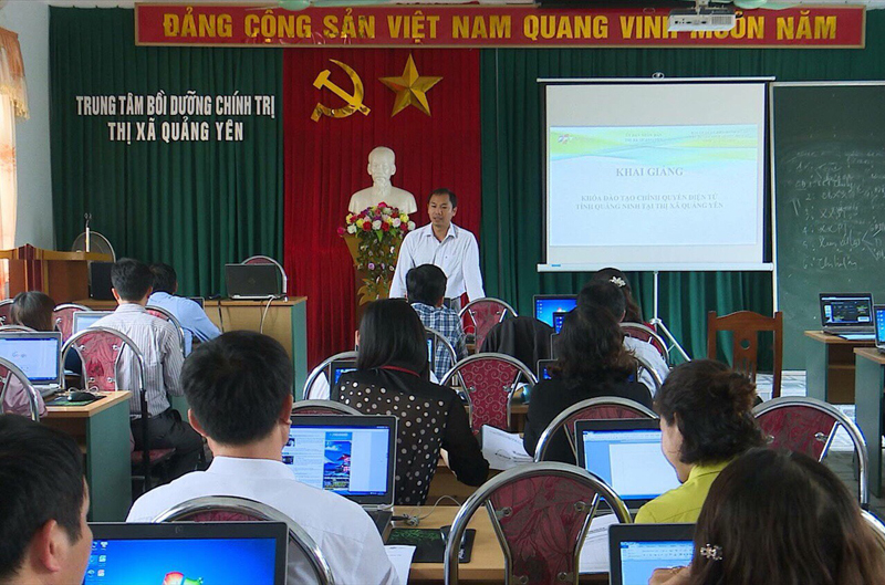 Thị xã Quảng Yên tổ chức đào tạo về chính quyền điện tử cho công chức, viên chức