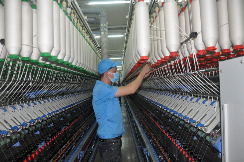 Sản xuất sợi tại Công ty TNHH Khoa học kỹ thuật Texhong Ngân Long