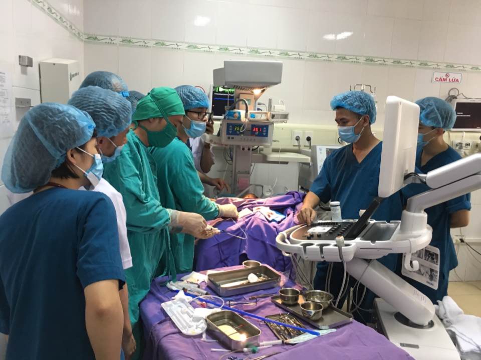 Phá vách liên nhĩ cấp cứu trẻ sơ sinh bị Đảo gốc động mạch tại Bệnh viện Sản Nhi tỉnh Quảng Ninh