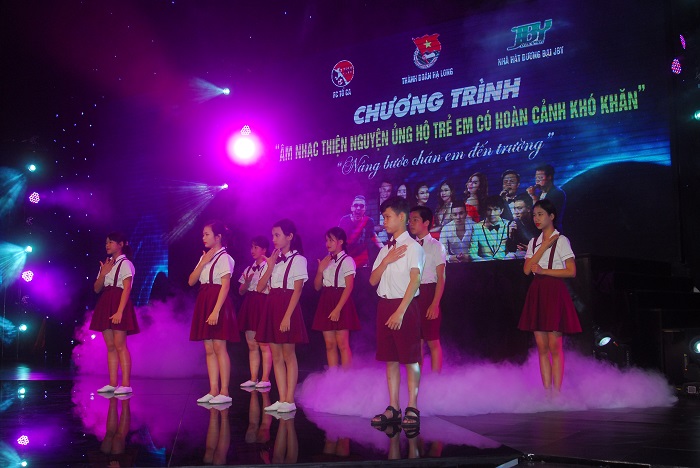 Tiết mục do các em nhỏ đến từ Trung tâm bảo trợ trẻ em có hoàn cảnh đặc biệt Quảng Ninh biểu diễn.
