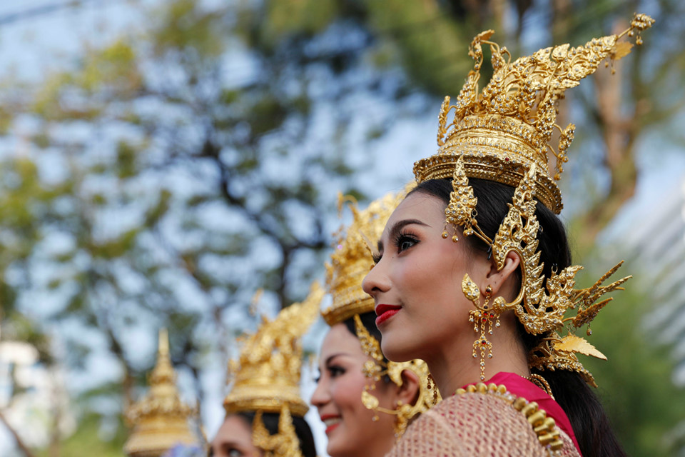 Các nhà bán lẻ và người làm trong dịch vụ du lịch hy vọng một năm gián đoạn sẽ khiến người Thái ăn lễ Songkran năm nay to hơn và chi tiêu mạnh hơn. Ảnh: Reuters.