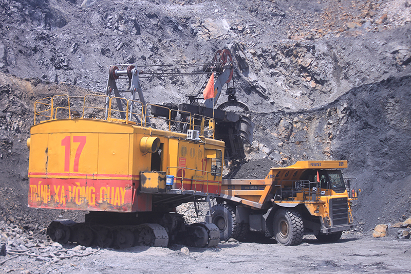 TNLĐ trong ngành Than luôn chiếm tỷ lệ cao trong tổng số các vụ TNLĐ trên địa bàn tỉnh (Khai thác mỏ lộ thiên tại Công ty CP than Hà Lầm))