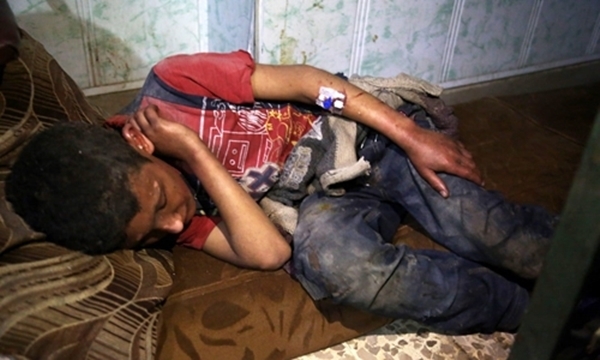 Đứa trẻ được cho là nạn nhân vụ tấn công hóa học ở Douma, Syria ngày 7/4. Ảnh: AFP.
