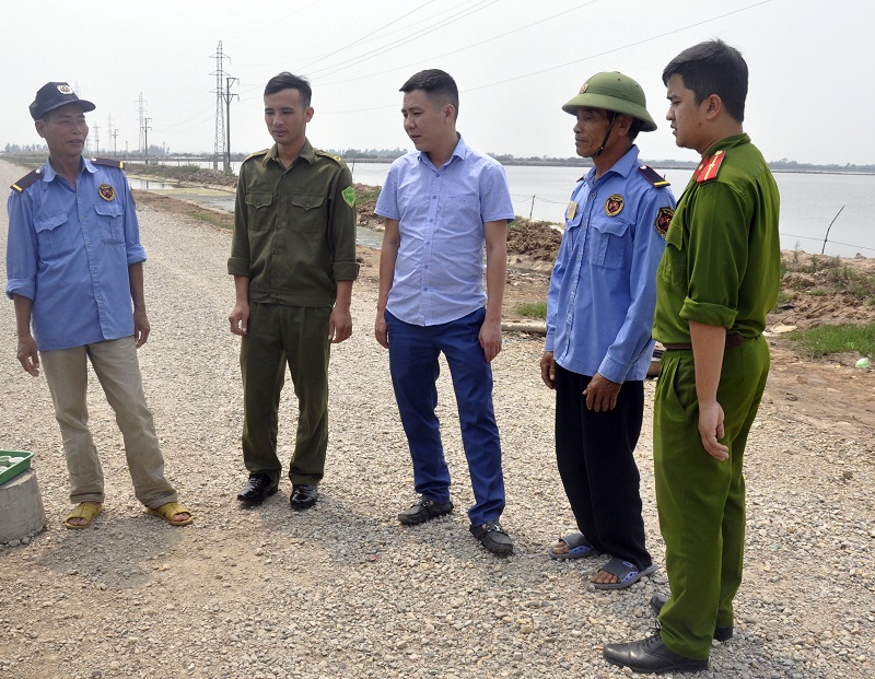 Công an TX Quảng Yên, Công an xã Tiên phong cùng bảo vệ Công ty Cổ phần dịch vụ bảo vệ Đại Bình phối hợp TTKS đảm bảo ANTT Dự án  KCN và cảng Nam Tiền Phong.