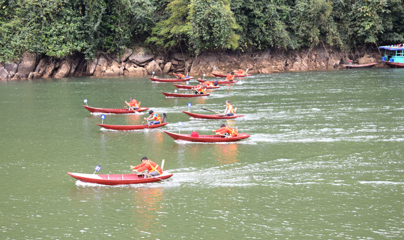 Hội thi đua thuyền của các xã trên địa bàn huyện
