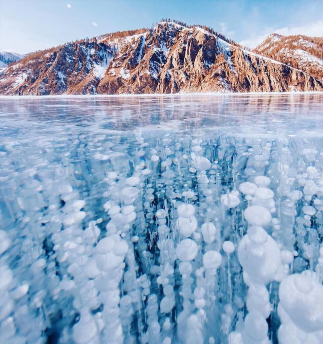 Cảnh hồ Baikal đóng băng 