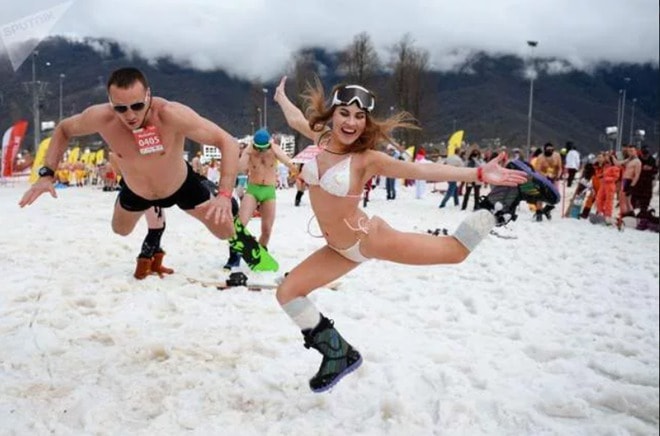 Đây là năm thứ 3 lễ hội BoogelWoogel được diễn ra. Tại đây có vô số các hoạt động thu hút hàng ngàn người từ khắp mọi nơi trên nước Nga lẫn thế giới đến tham dự. Hoạt động trượt tuyết với trang phục bikini vẫn là sự kiện được nhiều người quan tâm nhất.