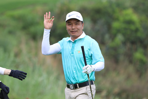  2 golfer Nguyễn Thị Lạng  và Nguyễn Tuấn Anh đoạt ngôi vô địch ở Giải vô địch golf Trung - Cao niên quốc gia 2018