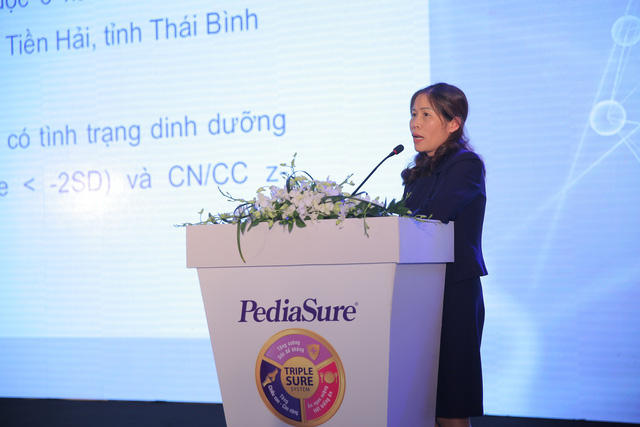 Tiến sĩ Ninh Thị Nhung, Đại học Y Dược Thái Bình giới thiệu kết quả nghiên cứu tại hổi thảo