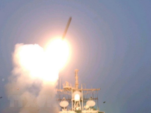 Tên lửa hành trình Tomahawk của hải quân Mỹ được phóng từ tàu khu trục USS Bunker Hill tháng 3/2003. (Nguồn: AFP/TTXVN)