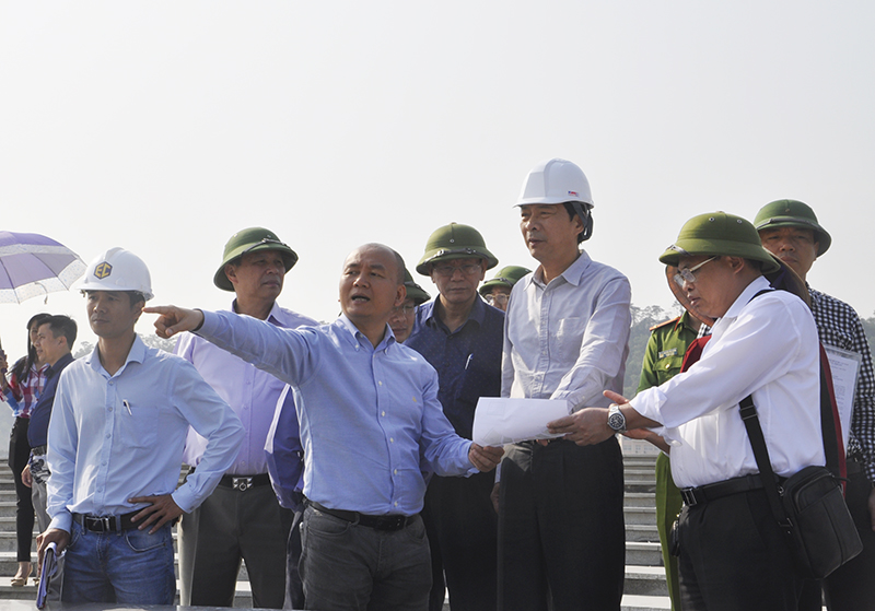Đại diện Tập đoàn Sun Group báo cáo tiến độ dự án.