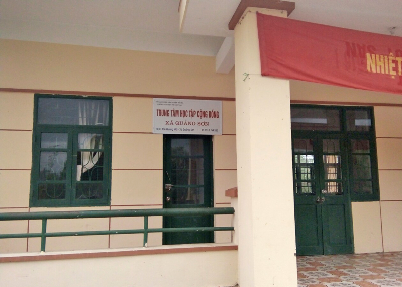 Trụ sở của Trung tâm Học tập cộng đồng xã Quảng Sơn (Hải Hà) là một phòng được bố trí tại Nhà văn hoá xã.