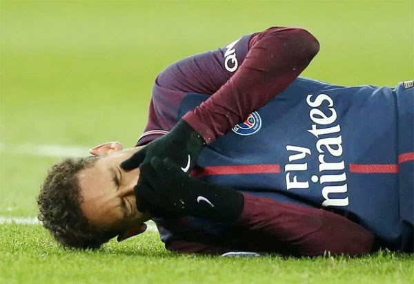 Neymar đang trải qua giai đoạn hồi phục chấn thương ở Brazil.